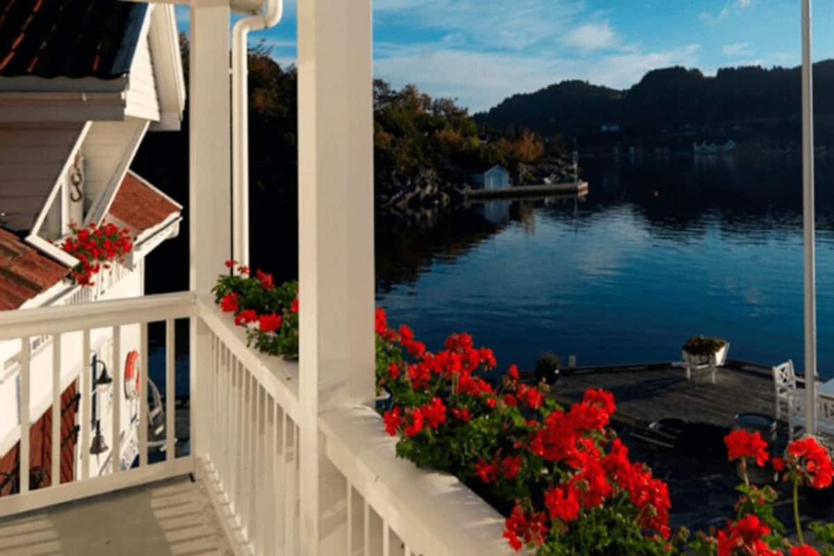 Double Room, Sea View | Desk, laptop workspace, iron/ironing board, free WiFi