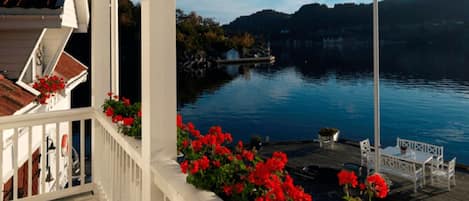Habitación doble, vistas al mar | Escritorio y espacio para trabajar con un portátil