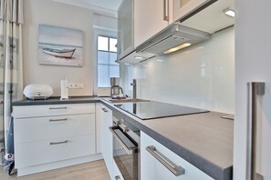 Kylskåp, ugn, spishäll och diskmaskin