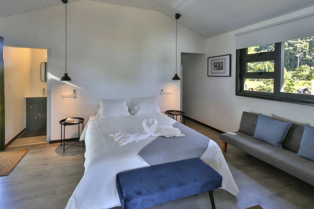 Villa – deluxe, balkong, sjøutsikt | Safe på rommet og wi-fi (inkludert)