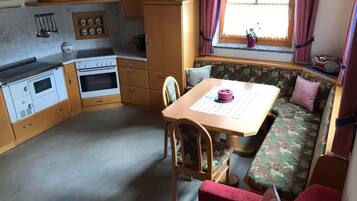 Apartment, 1 Bedroom, Accessible, Terrace | Dining room