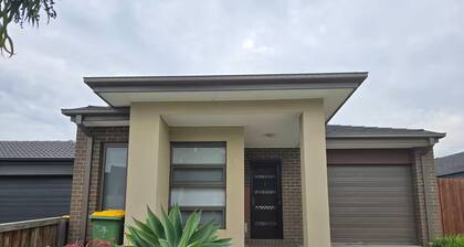 7 Serenity Home 3-bedroom house with WiFi and AC in peaceful Pakenham