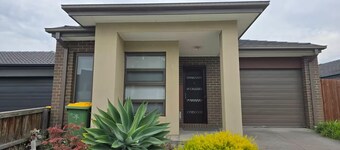 7 Serenity Home 3-bedroom house with WiFi and AC in peaceful Pakenham