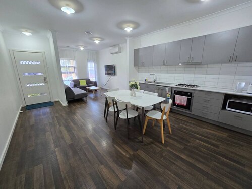 7 Serenity Home 3-bedroom house with WiFi and AC in peaceful Pakenham