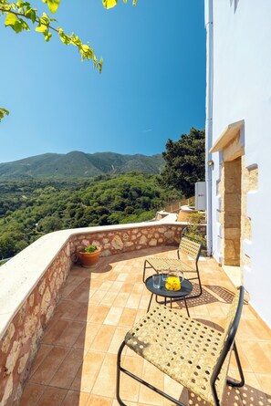 Terrace/patio - Fantastic villa on Crete with sea views, private pool and absolute tranquillity! (Kastellos)