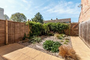 Property grounds - St Augustine’s Family Seaside Retreat - Private Parking - Westgate-On-Sea (Westgate On Sea)