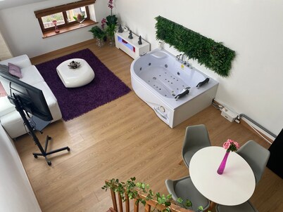 My Love Room with private whirlpool & romantic decor by BoookingFuté