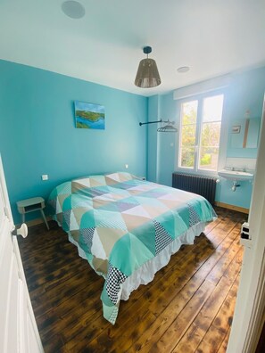 2 habitaciones, cuna de viaje, wifi y ropa de cama