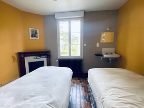 2 Schlafzimmer, Reisekinderbett, WLAN, Bettwäsche