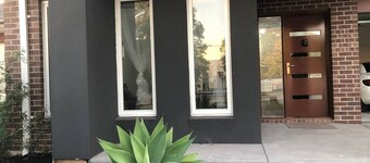 11 Serenity Home 4-bedroom house with WiFi and AC in delightful Pakenham
