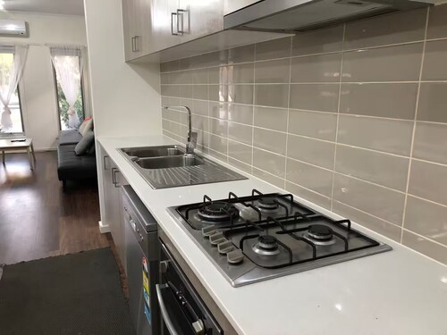 11 Serenity Home 4-bedroom house with WiFi and AC in delightful Pakenham