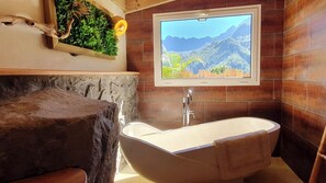 Deluxe Room, Mountain View | Individually decorated, soundproofing, WiFi - Case Nyala (Cilaos)