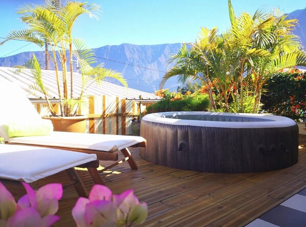 Superior Room, Mountain View | Terrace/patio - Case Nyala (Cilaos)