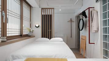 Habitación familiar con 1 cama matrimonial o 2 individuales, 2 camas matrimoniales | Ropa de cama de alta calidad y camas con pillow-top
