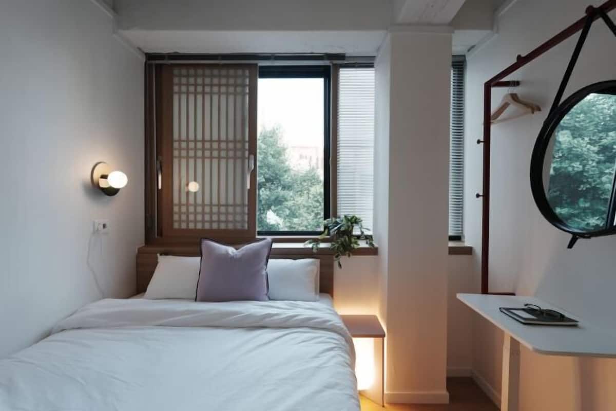Literie de qualité, lit avec matelas à plateau-coussin