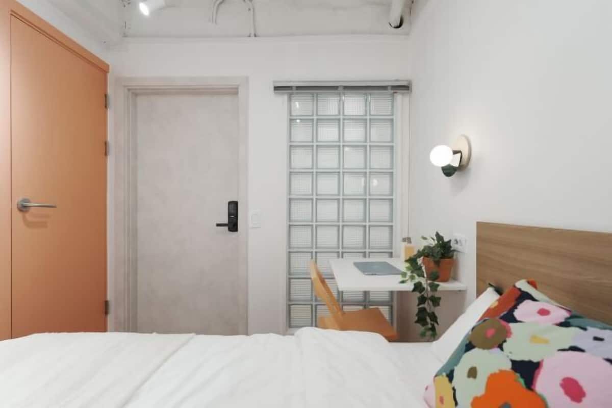 Literie de qualité, lit avec matelas à plateau-coussin