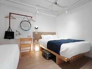 Dobbelt- eller tomannsrom – økonomi, 2 dobbeltsenger | Sengetøy av topp kvalitet og senger med overmadrass