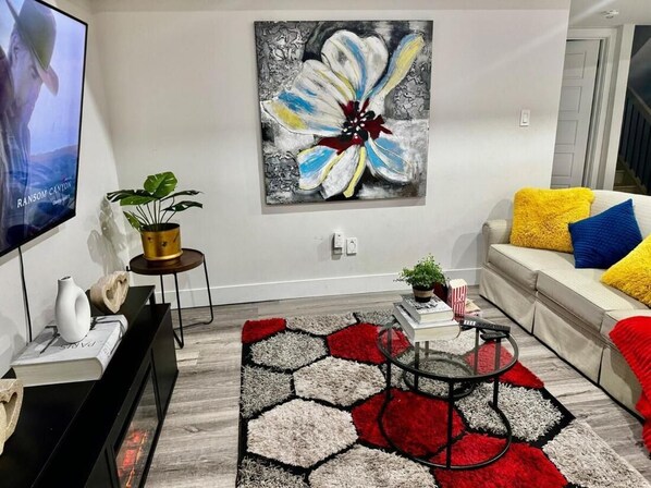 House, 1 Bedroom, Lake View | Living area - Gateway to Serenity-welcome Home (London)