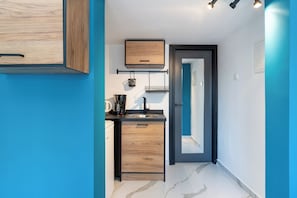 Mini-fridge, coffee/tea maker - The Pop Art Residences & Studios in Larnaca (Larnaca)
