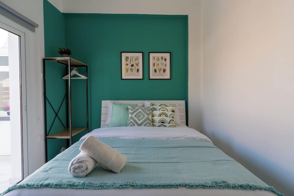 Apartamento, vistas a la ciudad | 1 dormitorio, ropa de cama de alta calidad, decoración individual