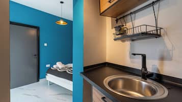 The Pop Art 1 | Private kitchenette | Mini-fridge, coffee/tea maker