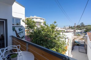 The Pop Art 10 | Balcony