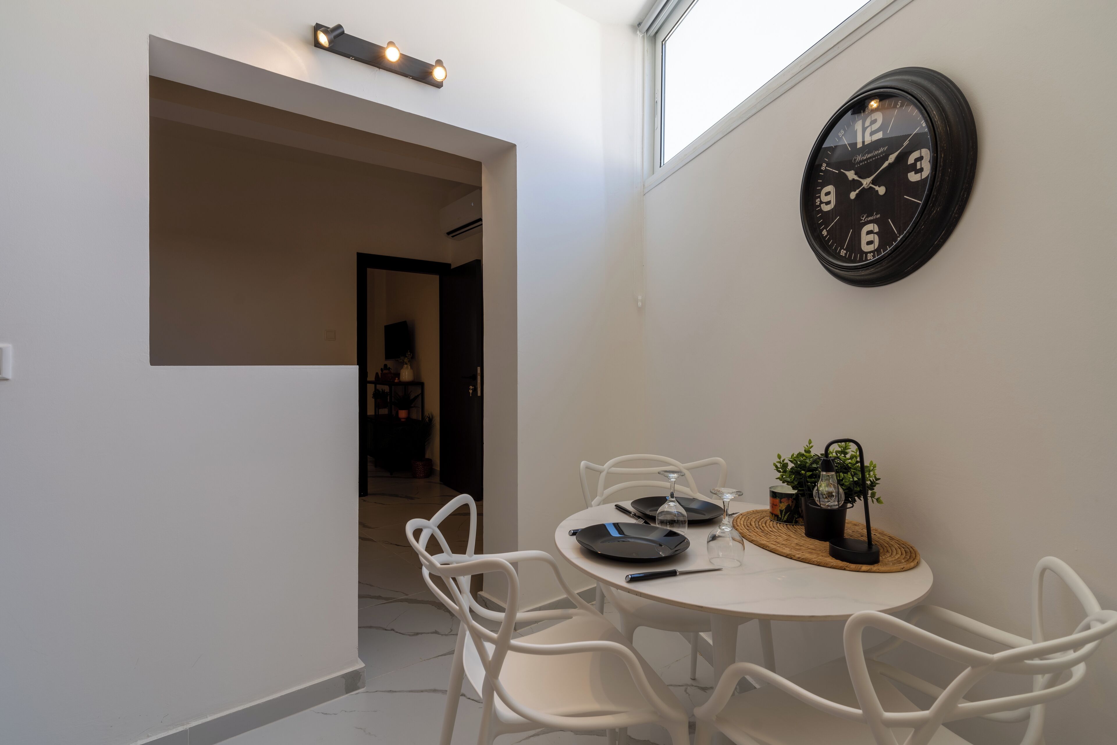 Apartment, Nichtraucher, Stadtblick | Essbereich im Zimmer