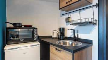 Mini-fridge, coffee/tea maker