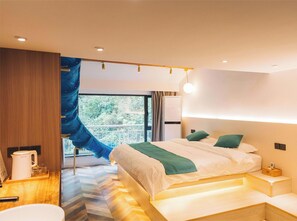 Bureau, espace de travail pour ordinateur portable, Wi-Fi gratuit