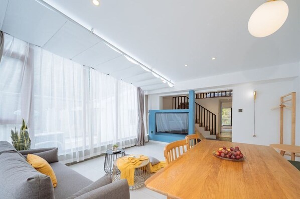 Signature Twin Room, Mountain View | 1 bedroom, desk, laptop workspace, free WiFi