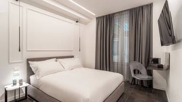 Zimmersafe, laptopgeeigneter Arbeitsplatz, VerdunkelungsvorhÀnge