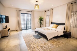 3 chambres, fer et planche à repasser, Wi-Fi, draps fournis