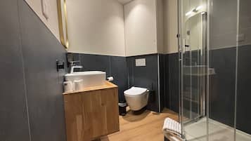 Comfort Double Room, City View | Bathroom