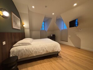 Comfort Twin Room, Harbor View | 1 bedroom, in-room safe, blackout drapes, free WiFi