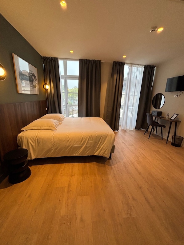 Comfort Twin Room, Harbor View | In-room safe, blackout drapes, free WiFi