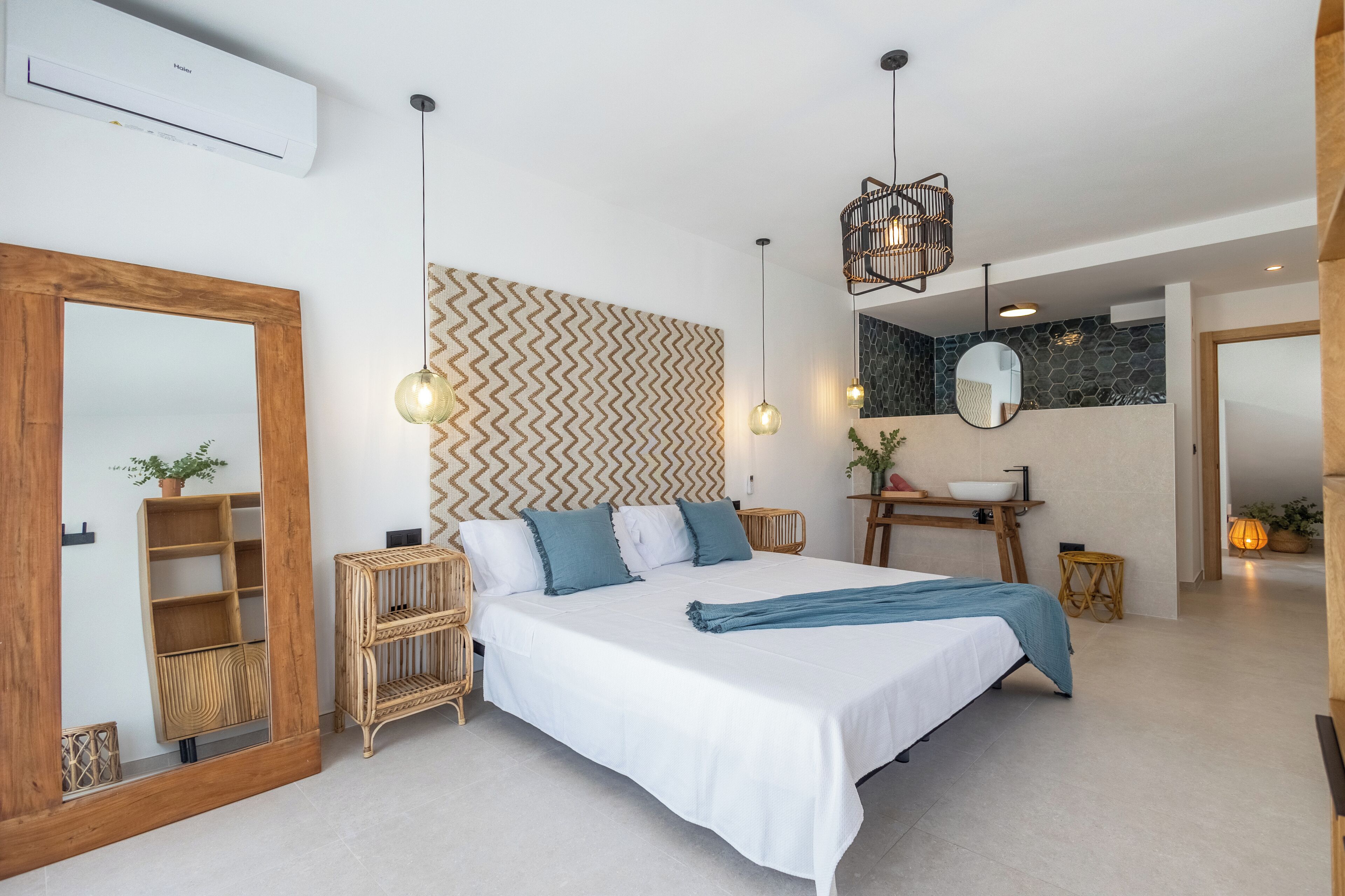 4 slaapkamers, een strijkplank/strijkijzer, gratis wifi, beddengoed