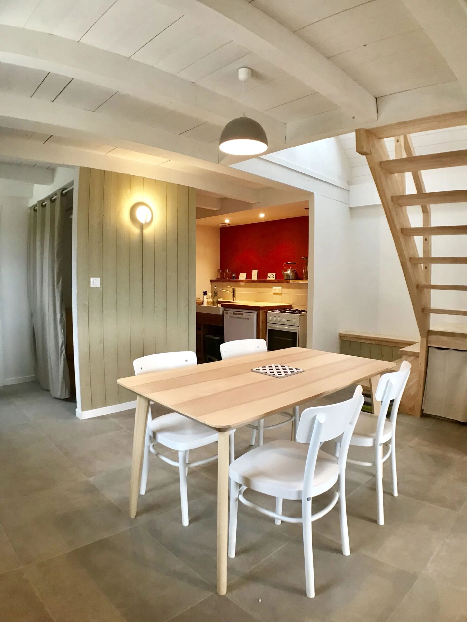 Deluxe-Zimmer, Terrasse, Gartenblick | Esszimmer