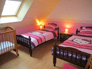 4 bedrooms, free WiFi, bed sheets