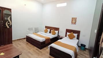 Deluxe Triple Room, City View | Desk, laptop workspace, soundproofing, bed sheets