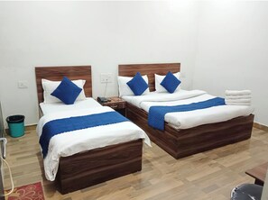 Deluxe Triple Room, City View | Desk, laptop workspace, soundproofing, bed sheets
