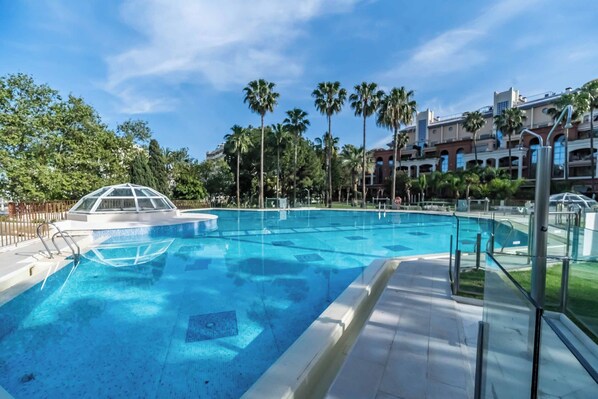 Piscina interna, piscina externa