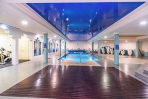 Piscina interna, piscina externa