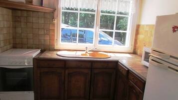 KĂŒhlschrank, Mikrowelle, Ofen, Herdplatte