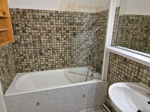 Bathroom - 2-room apartment, south balcony, ski-in-ski-out, pets allowed (Les Deux Alpes)