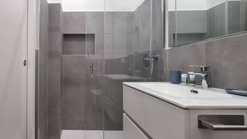 Apartamento (1 Bedroom) | Baño | Ducha y bidé