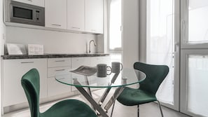 アパートメント (1 Bedroom) | 専用簡易キッチン | 電子レンジ、コンロ、食器洗い機、電気ポット