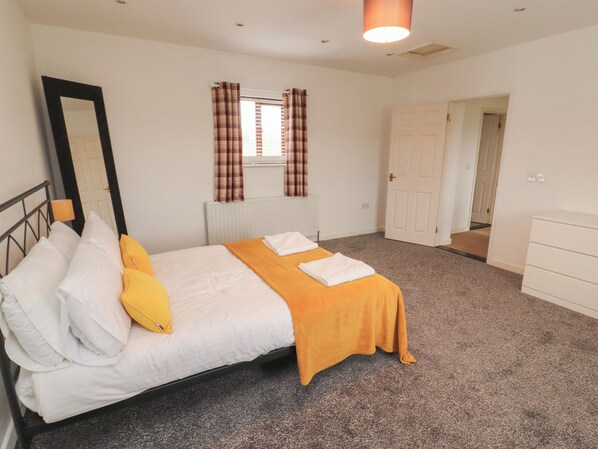 3 bedrooms, individually decorated, individually furnished, free WiFi