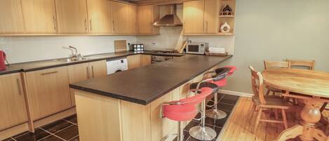 Dishwasher, cookware/dishes/utensils