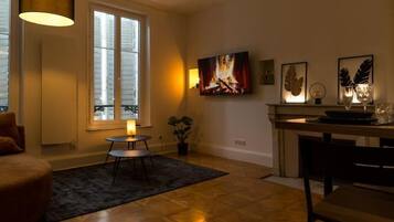 Deluxe Apartment, City View | Living area | TV