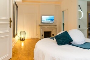Deluxe Apartment, City View - La Maison De Céline (Arry)